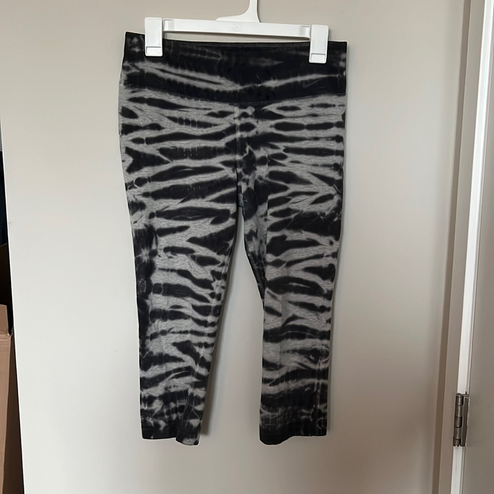 Nike Cropped Leggings- M